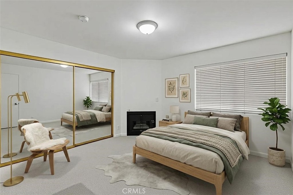 1434 S Point View