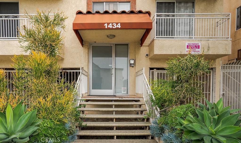 1434 S Point View