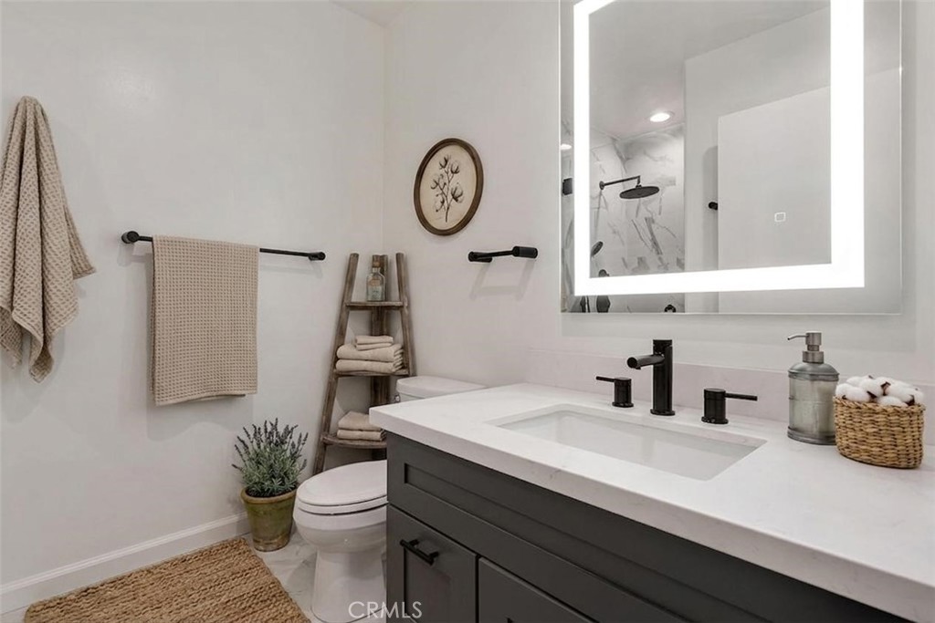 1434 S Point View