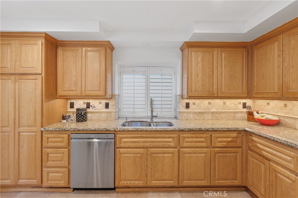 809 Rock Ridge Court