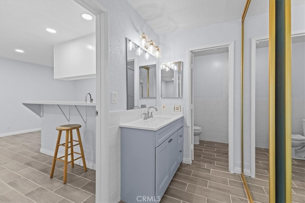 5585 E Pacific Coast Highway 171