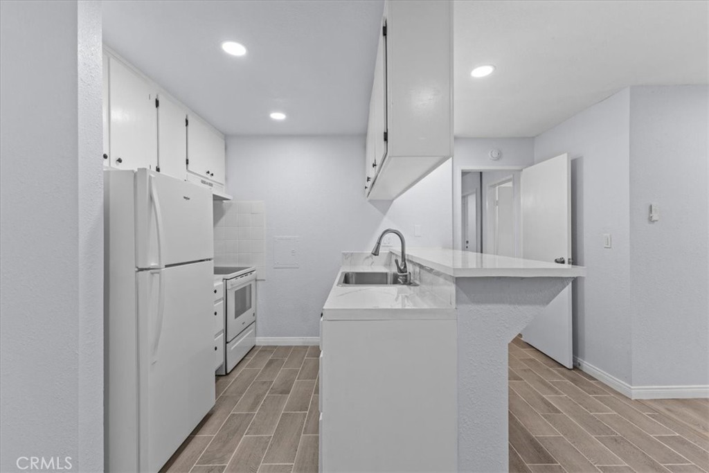 5585 E Pacific Coast Highway 171