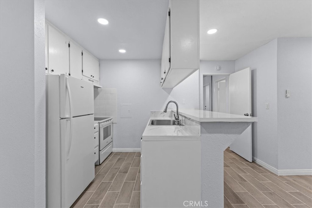 5585 E Pacific Coast Highway 171