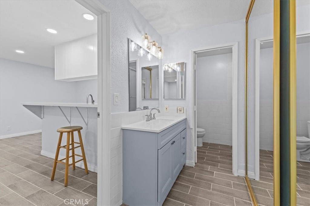 5585 E Pacific Coast Highway 171