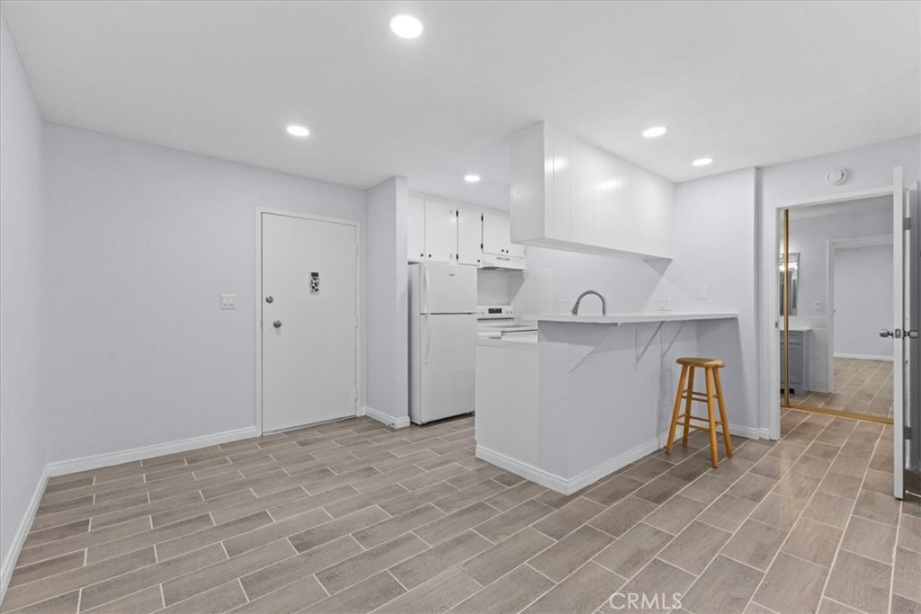 5585 E Pacific Coast Highway 171