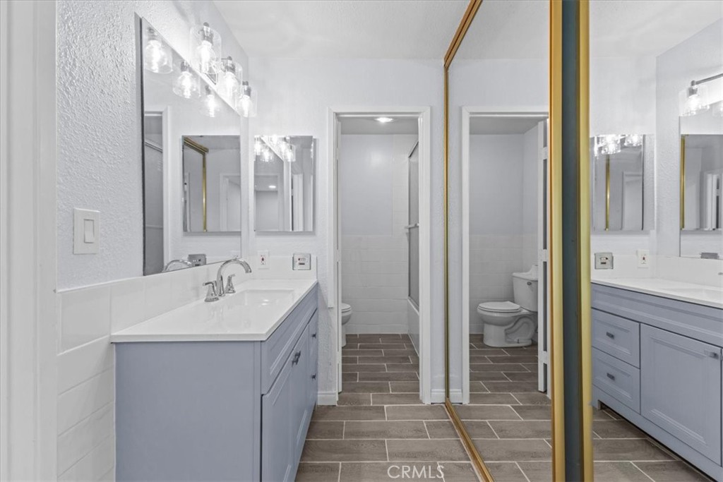 5585 E Pacific Coast Highway 171