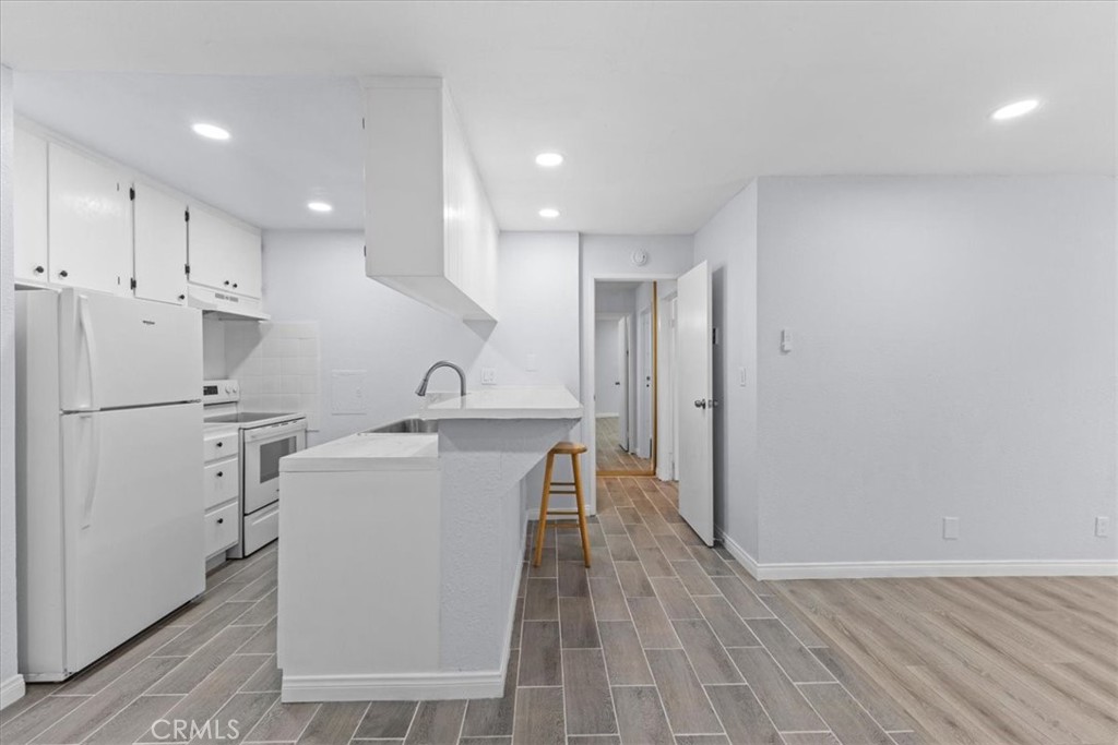 5585 E Pacific Coast Highway 171