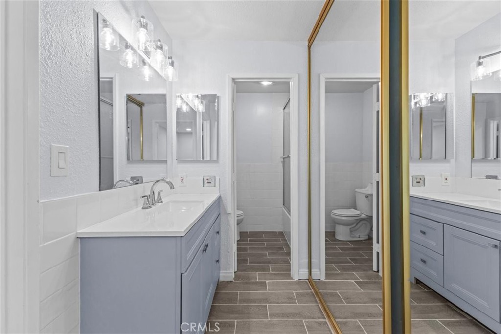 5585 E Pacific Coast Highway 171