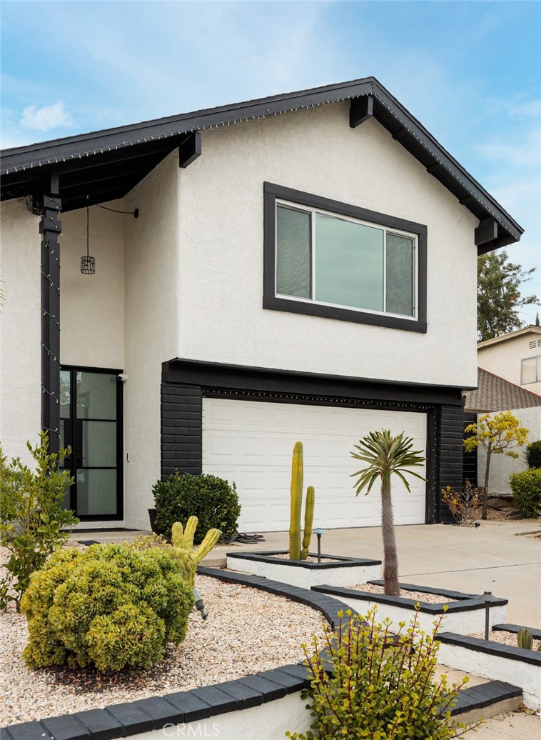 23821 Avenida Columbia