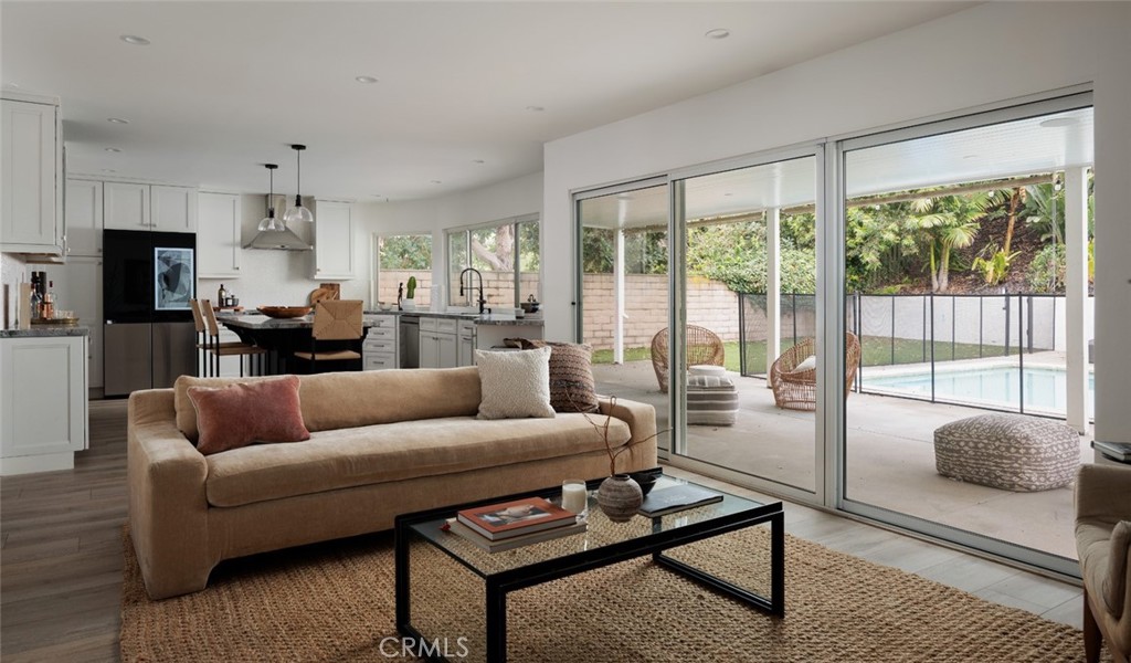 23821 Avenida Columbia