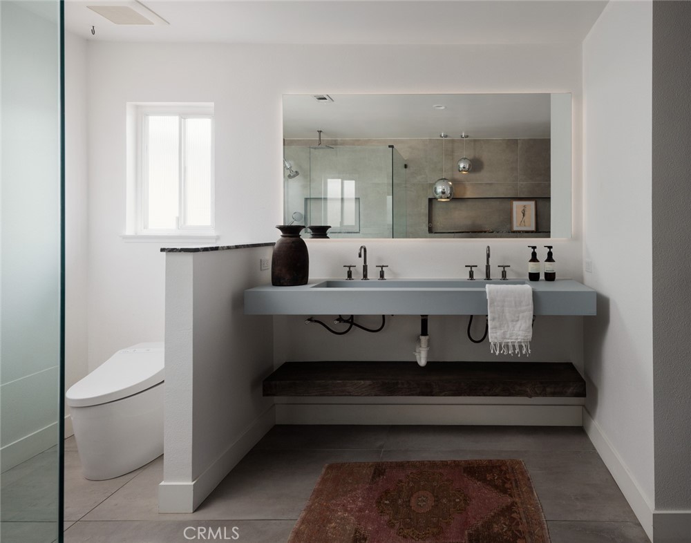 23821 Avenida Columbia