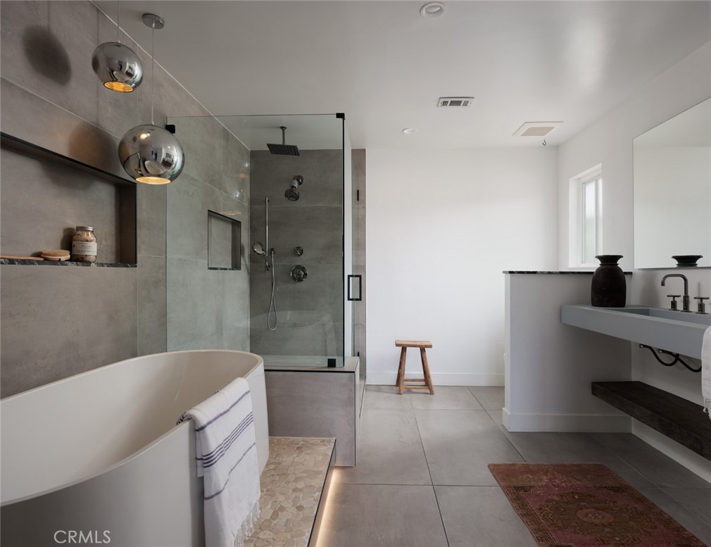 23821 Avenida Columbia