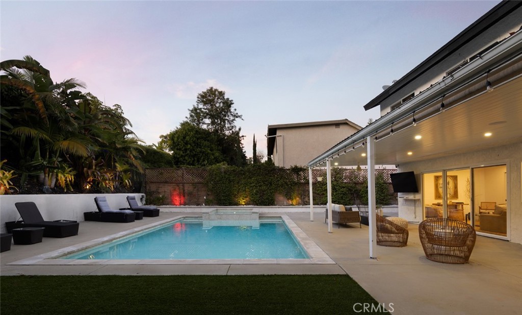 23821 Avenida Columbia