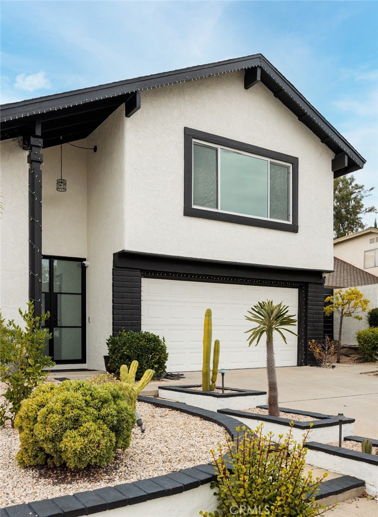 23821 Avenida Columbia