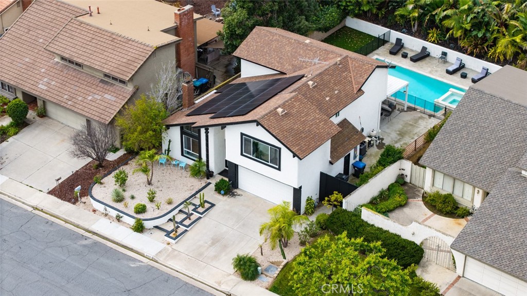 23821 Avenida Columbia