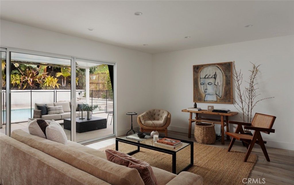 23821 Avenida Columbia