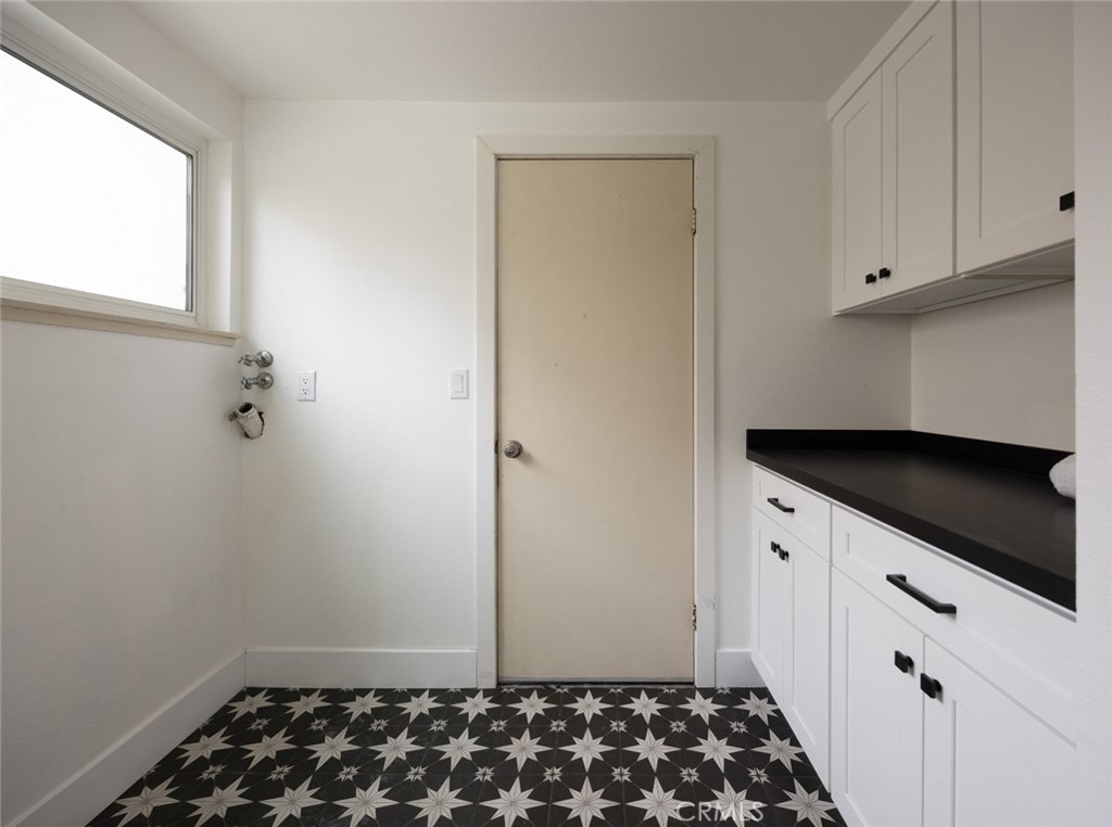 23821 Avenida Columbia