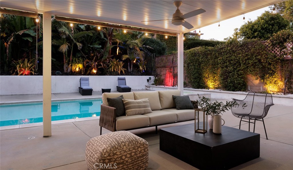 23821 Avenida Columbia