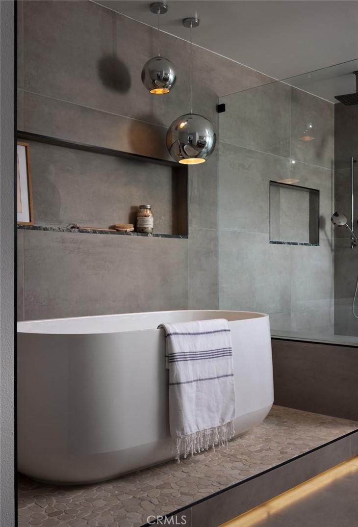 23821 Avenida Columbia