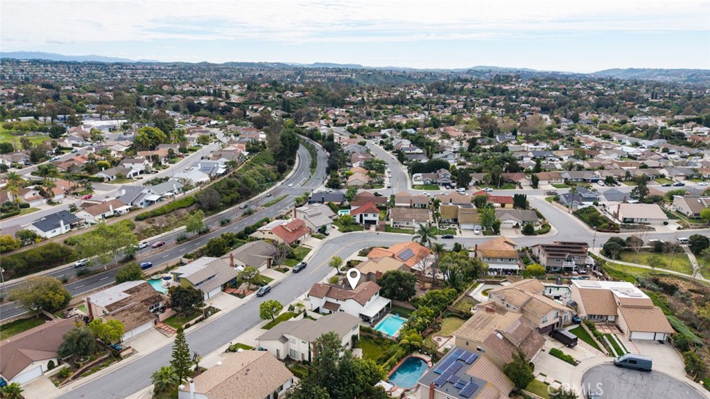 23821 Avenida Columbia