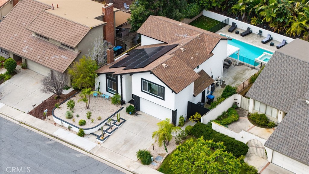 23821 Avenida Columbia