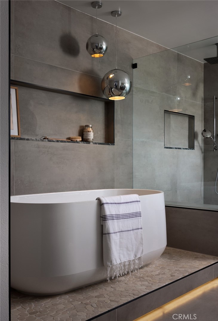 23821 Avenida Columbia