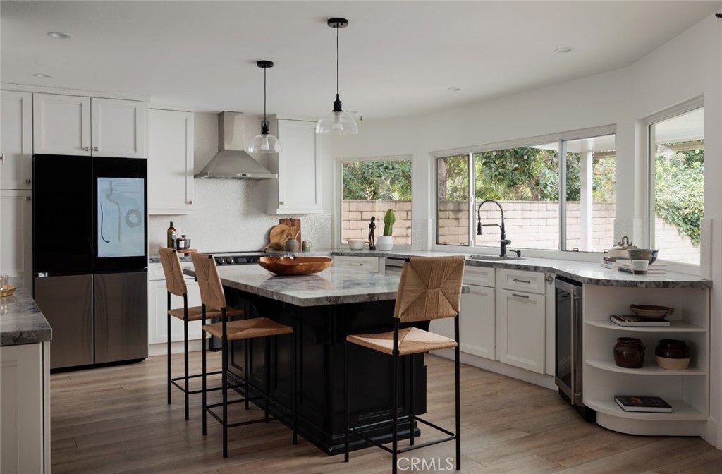 23821 Avenida Columbia