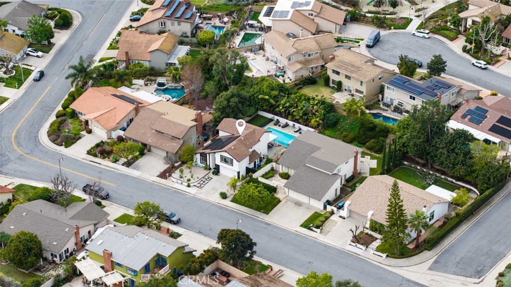 23821 Avenida Columbia