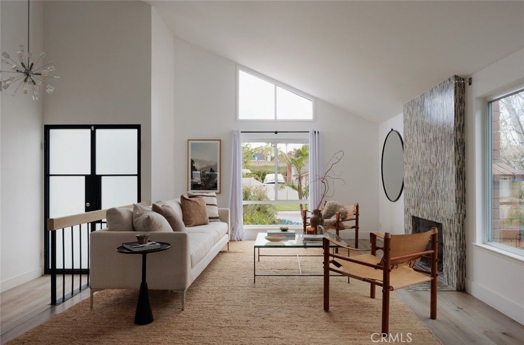 23821 Avenida Columbia