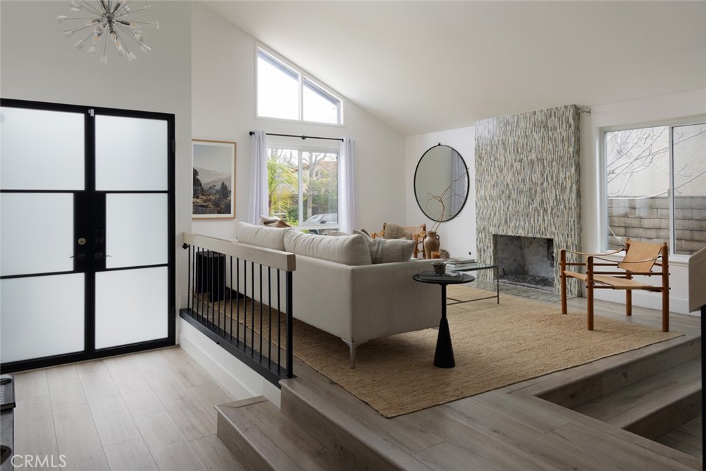 23821 Avenida Columbia