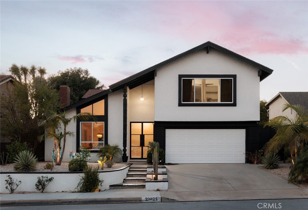 23821 Avenida Columbia