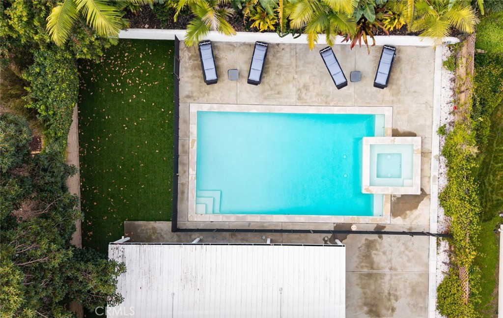 23821 Avenida Columbia