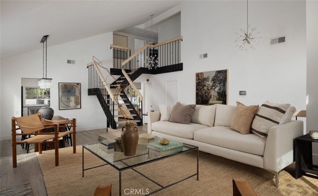 23821 Avenida Columbia