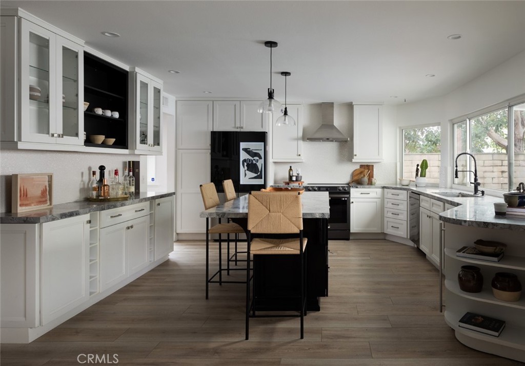 23821 Avenida Columbia