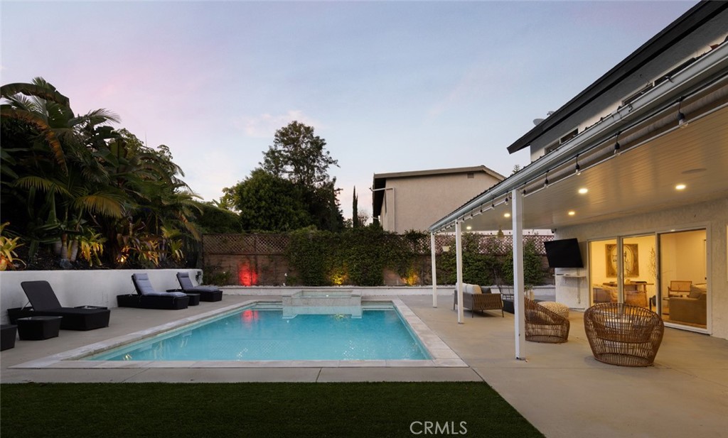 23821 Avenida Columbia