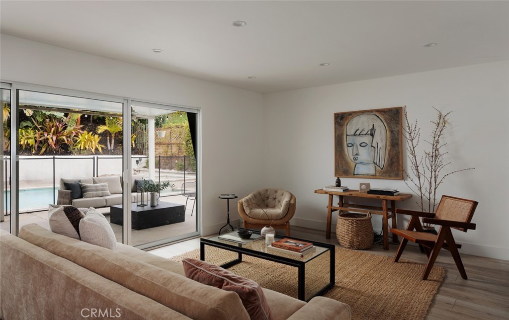 23821 Avenida Columbia