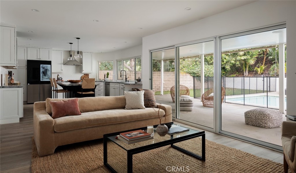 23821 Avenida Columbia