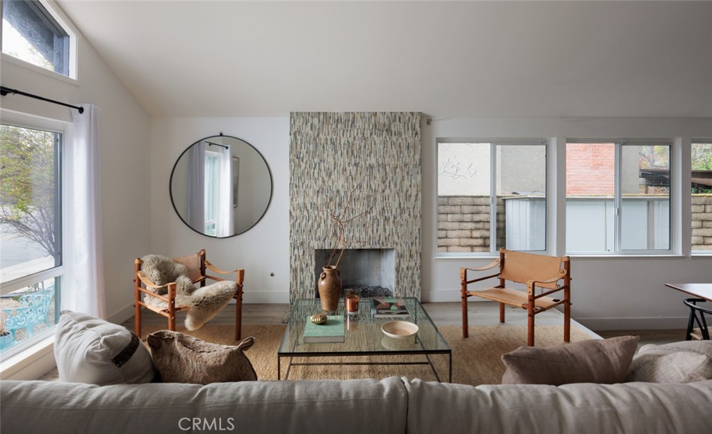 23821 Avenida Columbia