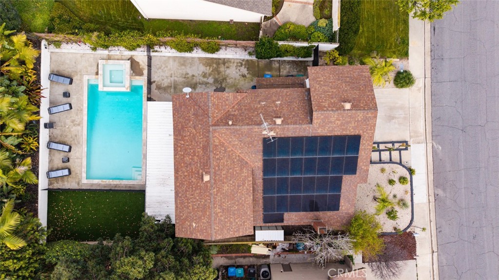 23821 Avenida Columbia