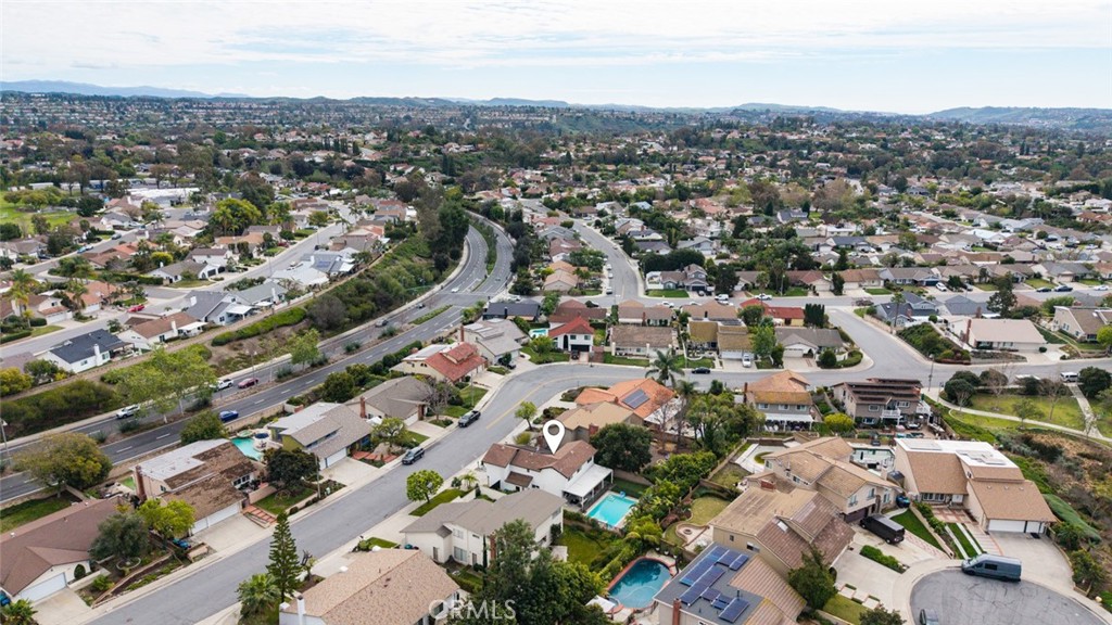 23821 Avenida Columbia