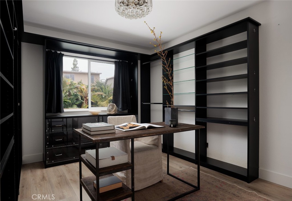 23821 Avenida Columbia