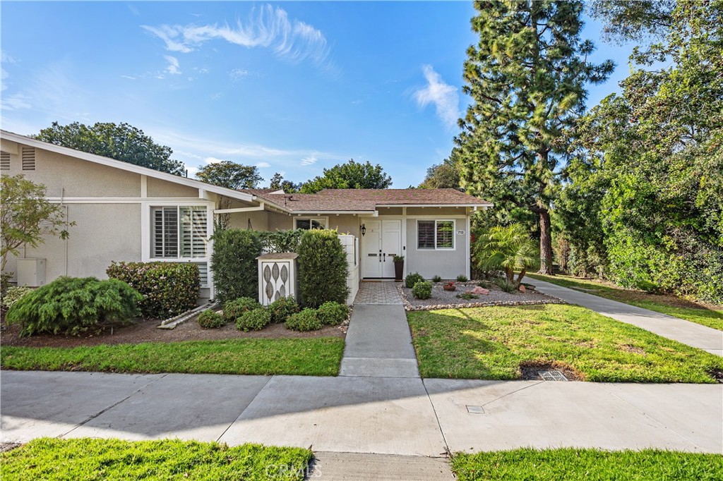 713 Avenida Majorca #B