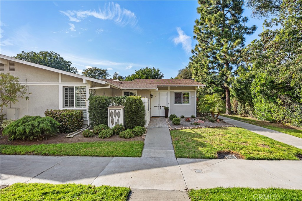 713 Avenida Majorca #B