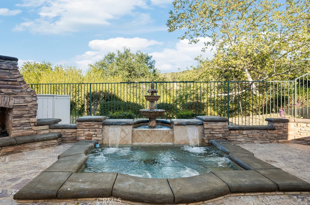 1222 S Silver Star Way