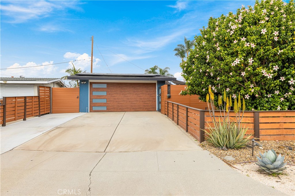 11211 Gardenaire Ln