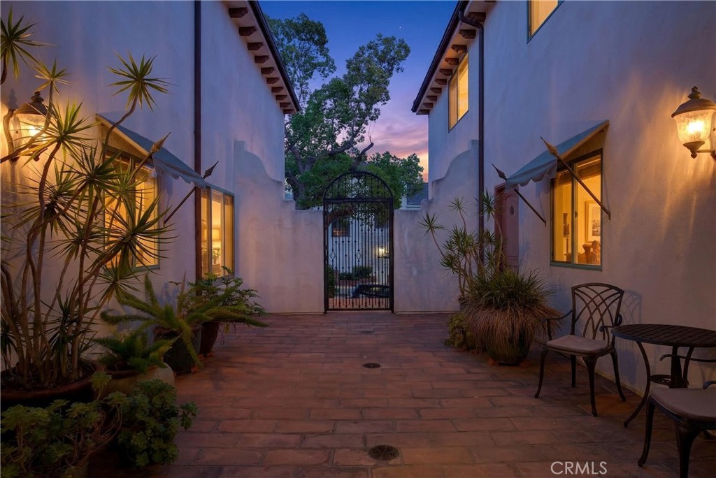 4301 Los Feliz 12