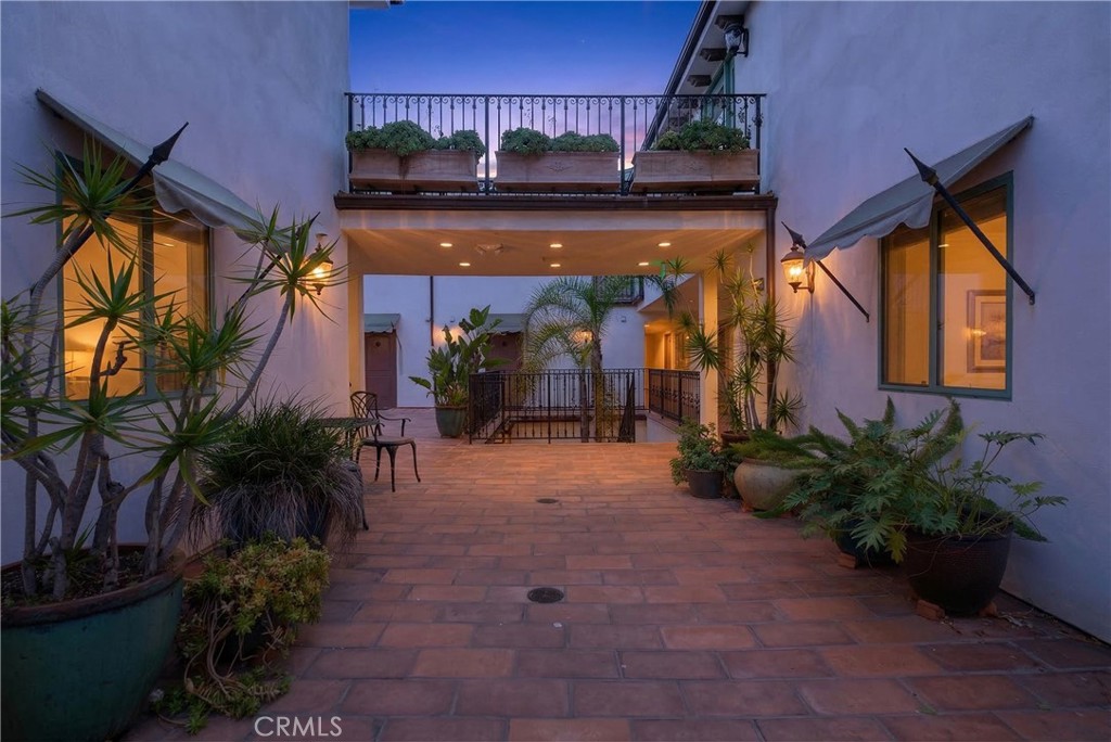 4301 Los Feliz 12