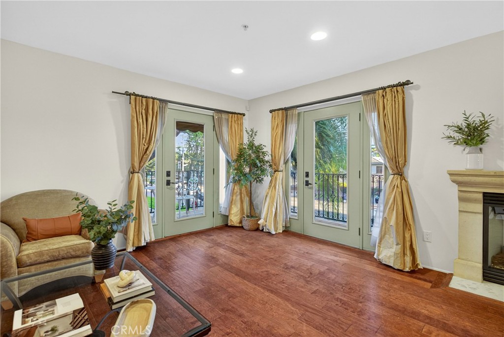 4301 Los Feliz 12