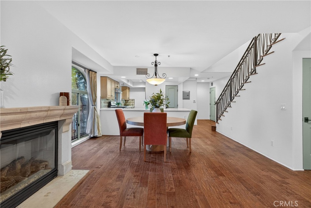 4301 Los Feliz 12