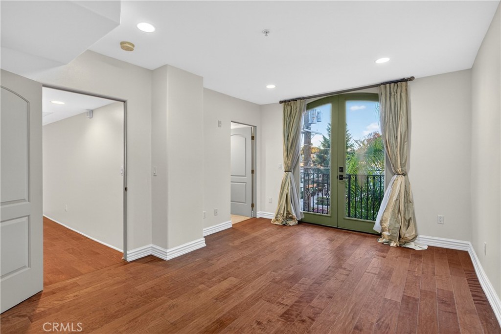 4301 Los Feliz 12